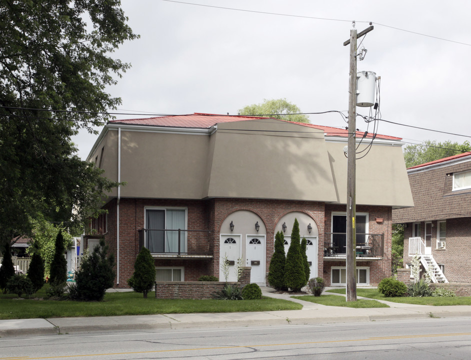 Oakington Place in Burlington, ON - Building Photo