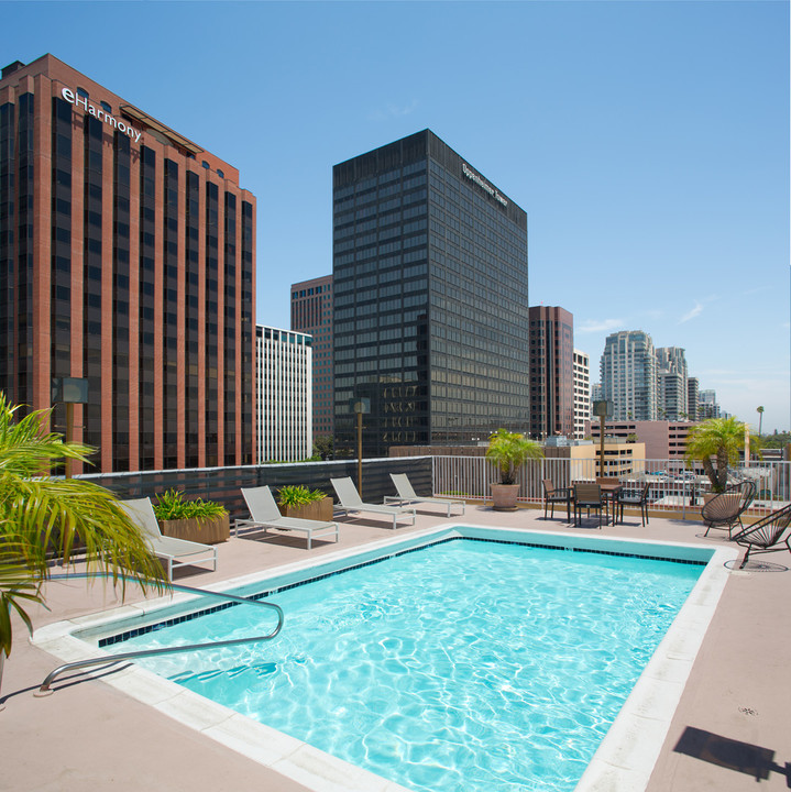 Ashton Towers in Los Angeles, CA - Foto de edificio