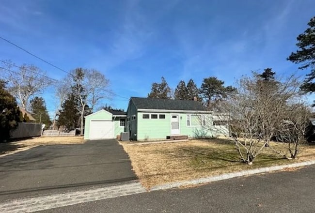 property at 5 Pine St