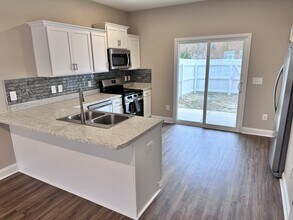 617 Jacks Xing Dr in Hubert, NC - Building Photo - Building Photo