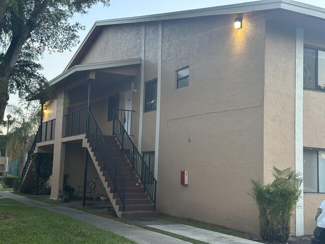 6031 10th Ave N in Greenacres, FL - Building Photo - Building Photo