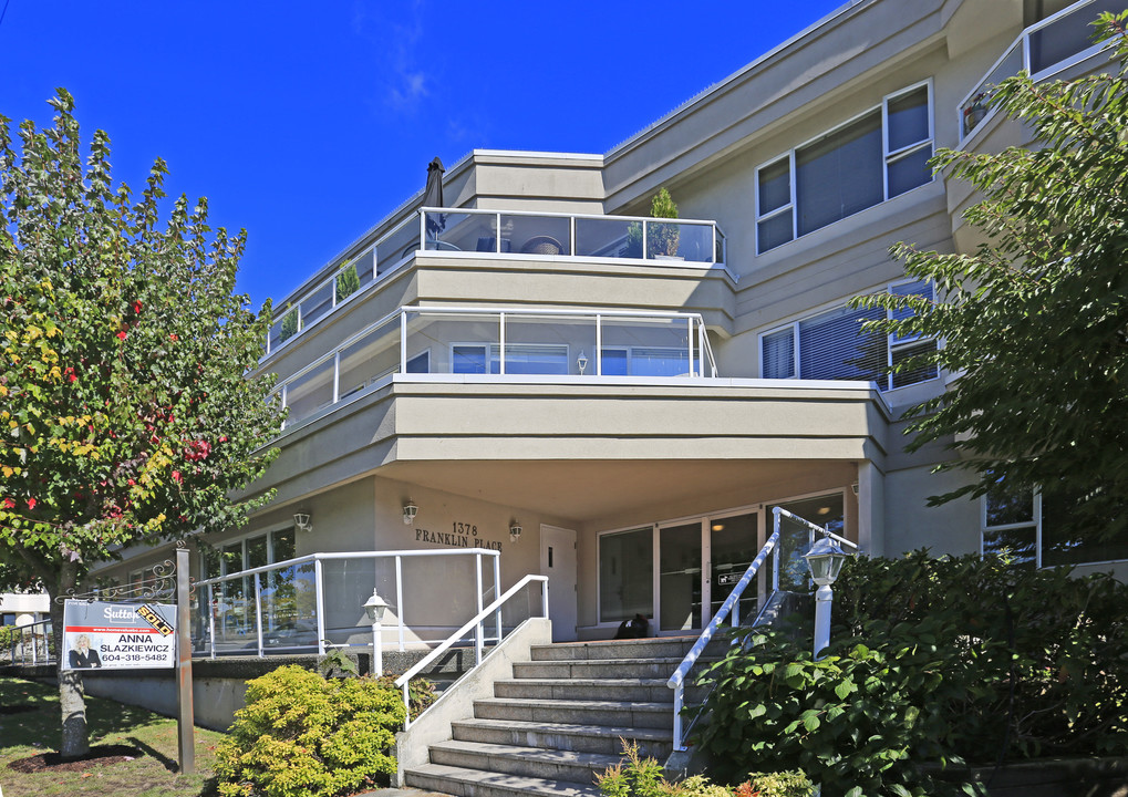 Franklin Place in White Rock, BC - Building Photo