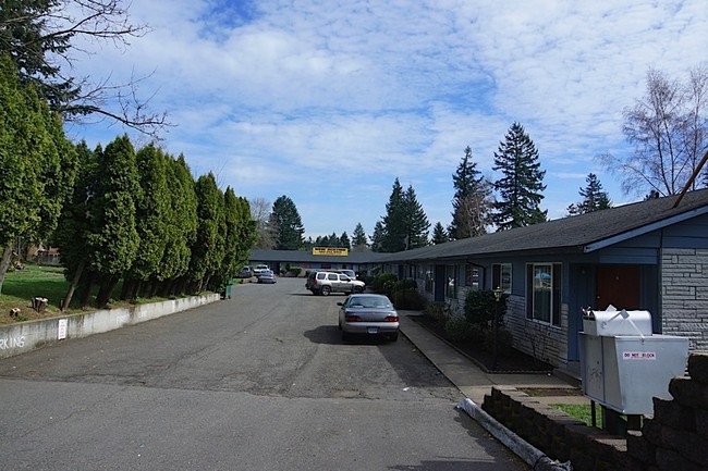 Beavercrest Apartments in Portland, OR - Foto de edificio - Building Photo