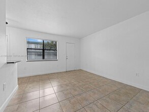 4444 SW 67th Ave in Miami, FL - Building Photo - Building Photo