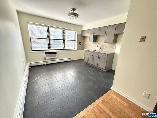 20 W Harriet Ave in Palisades Park, NJ - Building Photo - Building Photo