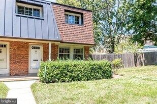 428 James Ct in Falls Church, VA - Building Photo