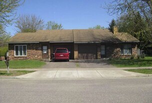 3625-3627 Livingston Ln in Eau Claire, WI - Building Photo