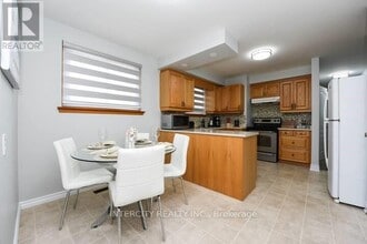 13 Armbro Ave in Brampton, ON - Building Photo - Building Photo