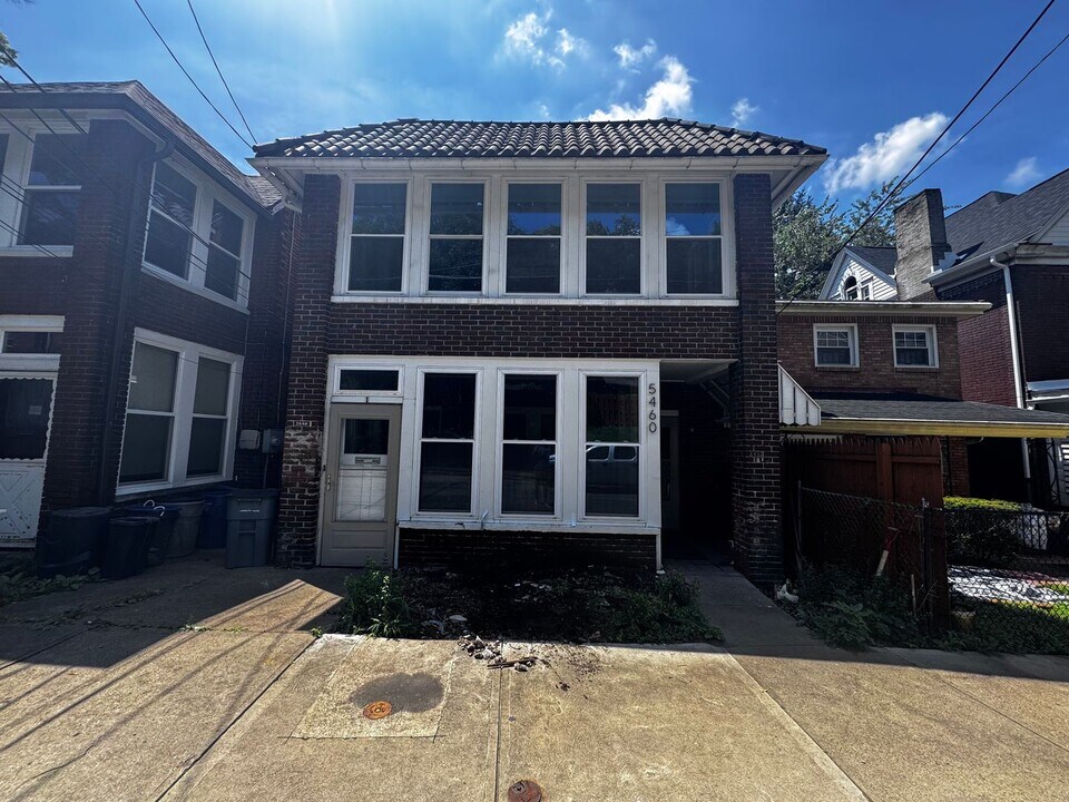 5460 Broad St in Pittsburgh, PA - Building Photo