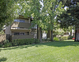 The Pointe On Bell in Sacramento, CA - Foto de edificio - Building Photo