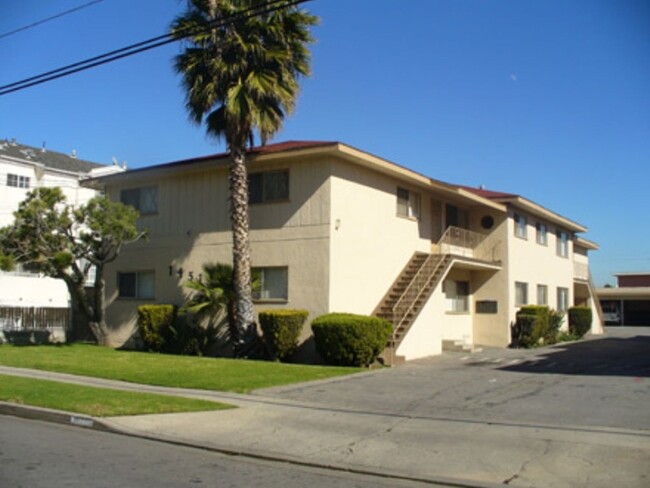 Berendo Trio Apartments in Gardena, CA - Building Photo - Building Photo