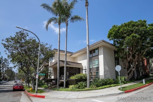 6001 Canterbury Dr, Unit 211 in Culver City, CA - Foto de edificio - Building Photo