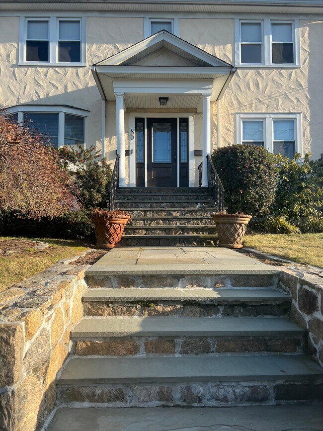 80 Lincoln Ave E and Nearby West Harrison Apartments For Rent West