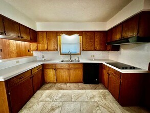 104 Oakview Dr in Kerrville, TX - Building Photo - Building Photo