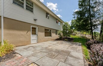 69 Cedar Grove Rd in Somerville, NJ - Building Photo - Building Photo