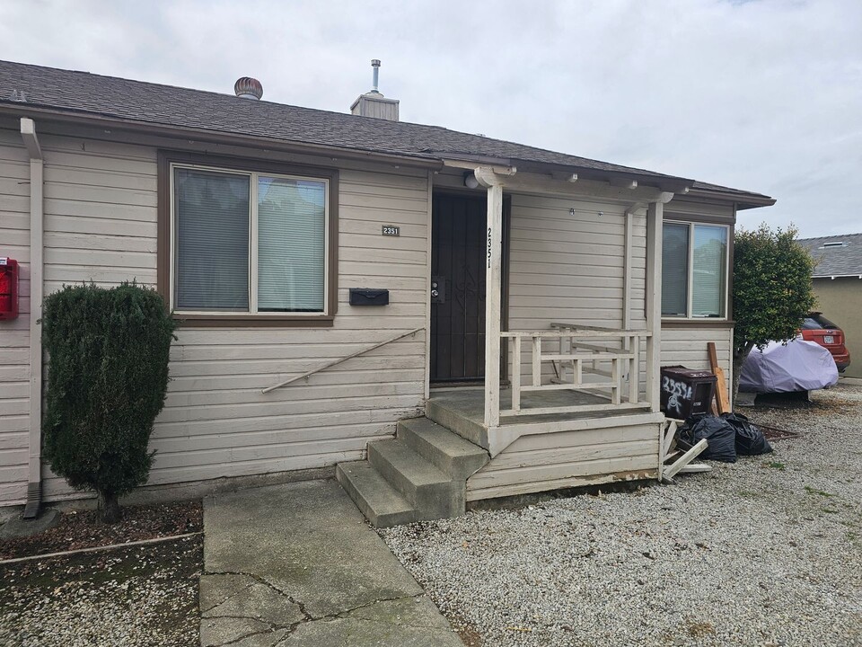 2351 88th Ave in Oakland, CA - Building Photo