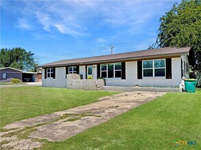 1311 W Main St in Gatesville, TX - Building Photo - Building Photo
