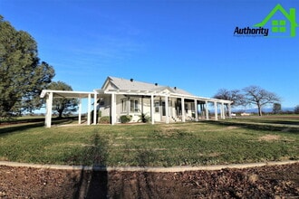 21789 Seven Lakes Ln in Redding, CA - Building Photo - Building Photo
