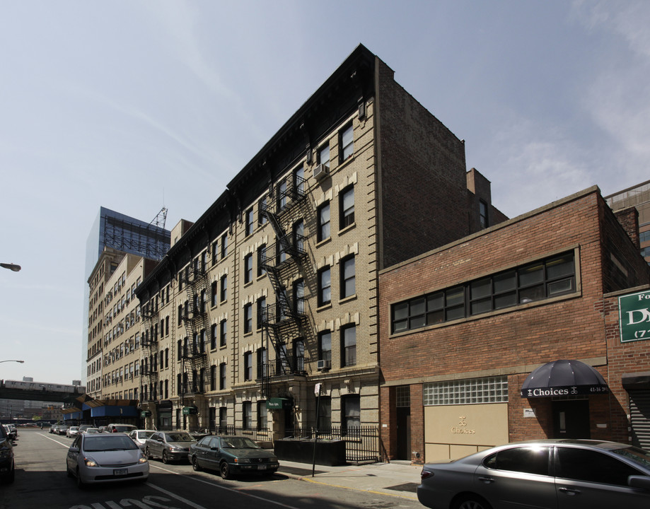 41-18 29th St in Long Island City, NY - Building Photo