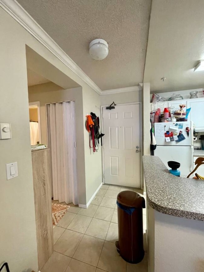 8889 Caminito Plaza Centro in San Diego, CA - Building Photo - Building Photo