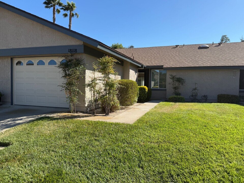 18118 Village 18 in Camarillo, CA - Building Photo