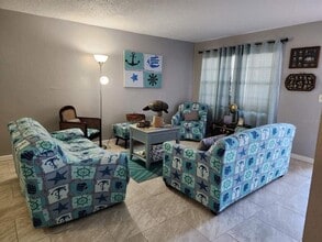 400 Auburn Dr in Daytona Beach, FL - Building Photo - Building Photo