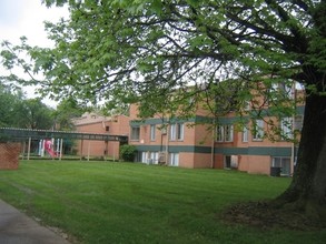 Woodland Park Apartments in Evansville, IN - Building Photo - Building Photo