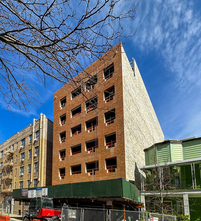 773 E 183rd St in Bronx, NY - Building Photo