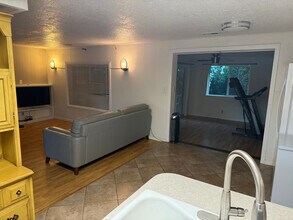 412 W Alpha St in Roseburg, OR - Building Photo - Building Photo