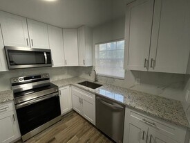 9073 Gervais Cir in Naples, FL - Building Photo