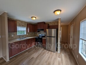 6948 Illinois St in Grand Ridge, FL - Building Photo - Building Photo