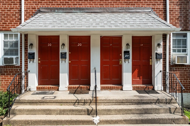 77 Terrace Ave in Hempstead, NY - Building Photo - Building Photo
