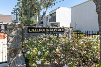 California Place in Tarzana, CA - Building Photo - Building Photo