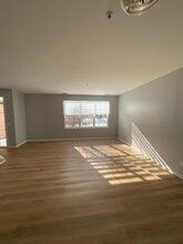 29033 Whitby Dr, Unit 1 in Romulus, MI - Foto de edificio - Building Photo