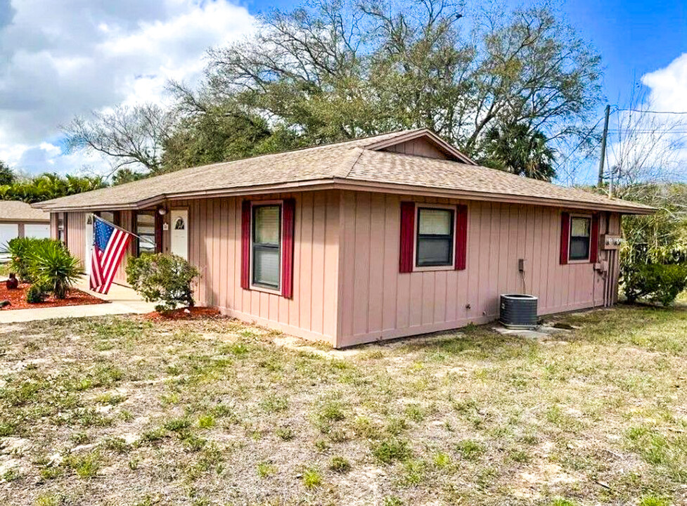 1001 Foster Rd in Sebastian, FL - Building Photo