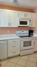 1626 Stickney Point Rd in Sarasota, FL - Building Photo - Building Photo