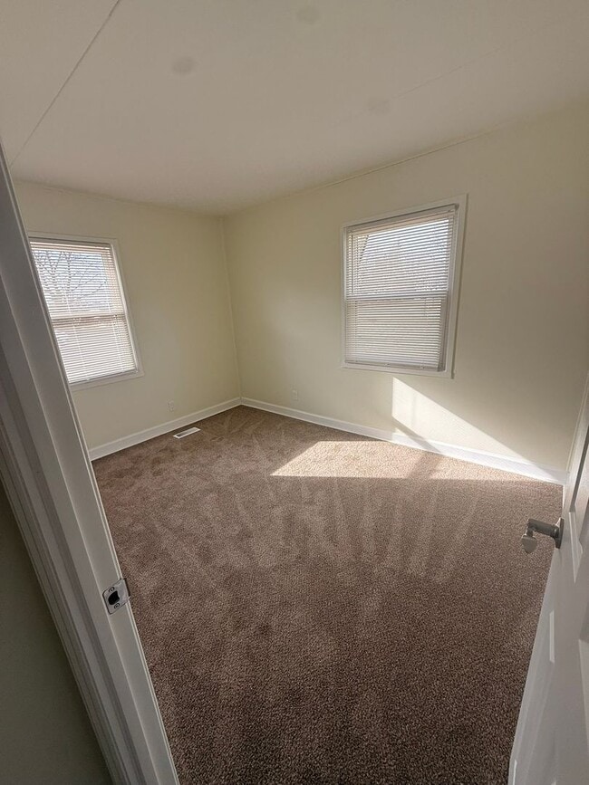 2004 Wilmington Ave in Dayton, OH - Building Photo - Building Photo