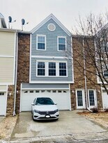 387 NE Kingwood in Waukee, IA - Building Photo