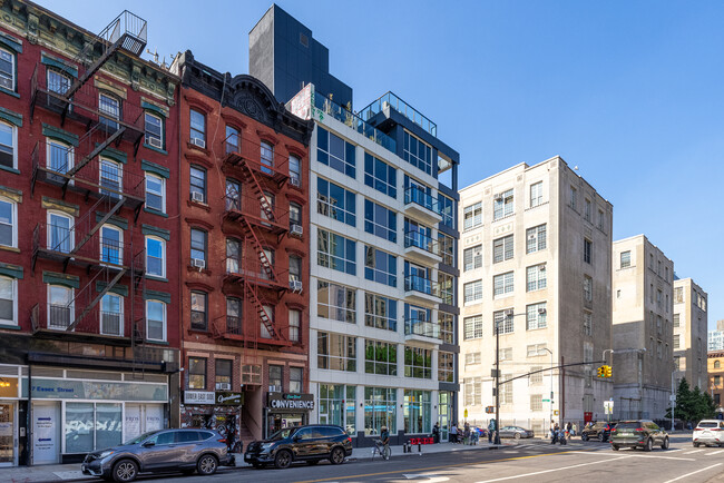 355 Grand St in New York, NY - Building Photo - Building Photo