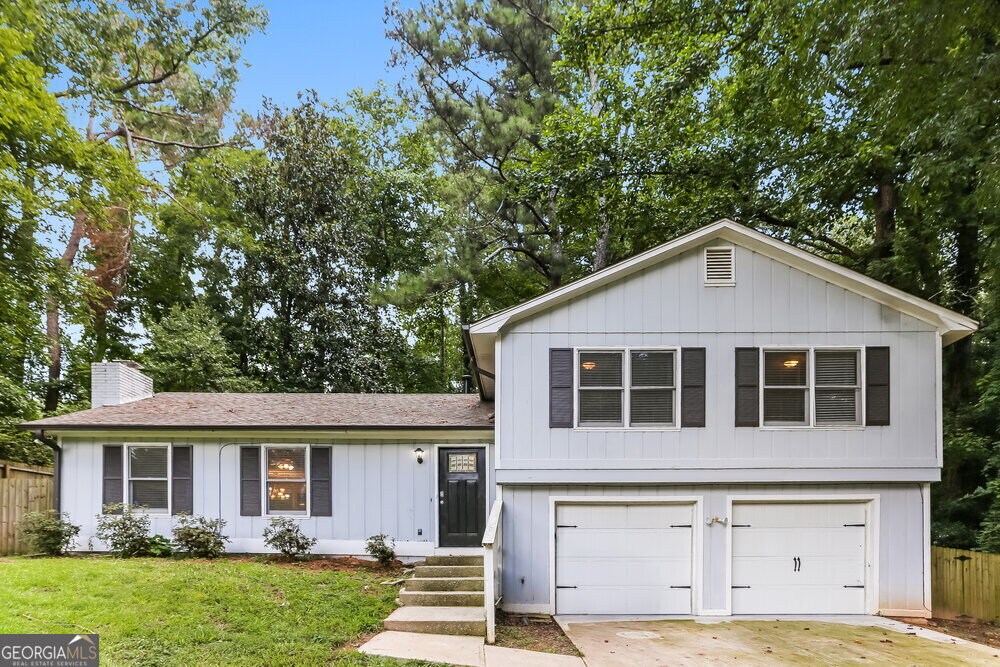230 Victoria Dr in Ellenwood, GA - Building Photo
