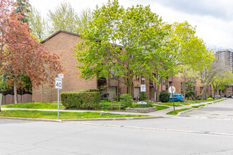 11 Wagon Trailway in Toronto, ON - Building Photo - Building Photo