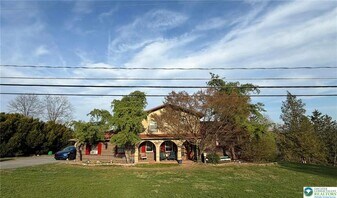 1170 Oakhurst Dr in Slatington, PA - Building Photo