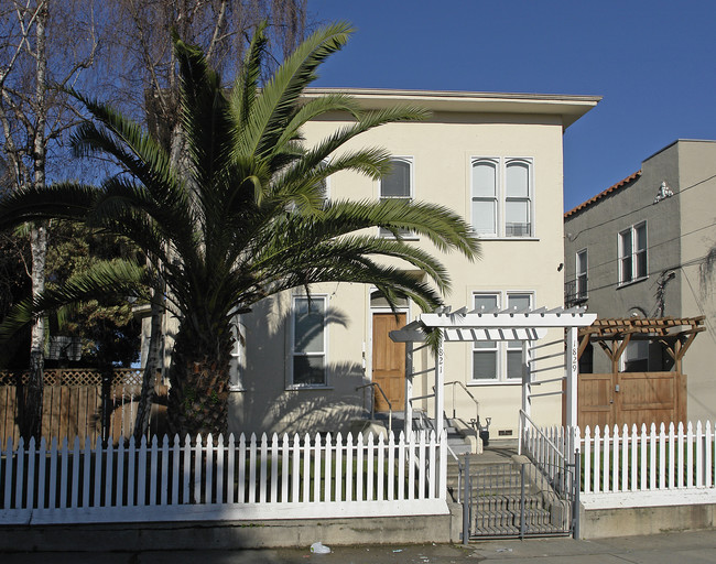 1821 Filbert St in Oakland, CA - Foto de edificio - Building Photo