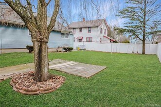 241 Woodbury Rd in Hicksville, NY - Building Photo - Building Photo