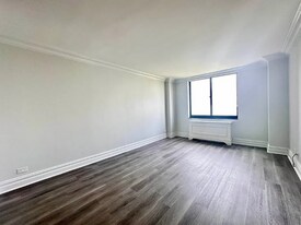 377 Rector Pl in New York, NY - Building Photo