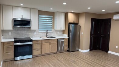 594 S Mentor Ave in Pasadena, CA - Foto de edificio - Building Photo