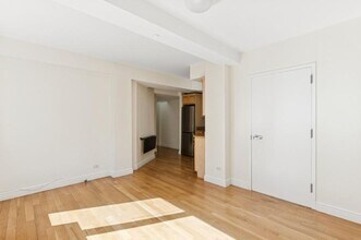 435 E 76th St in New York, NY - Building Photo - Building Photo