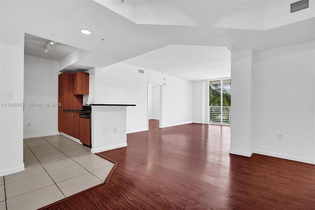 18800 NE 29th Ave in Miami, FL - Building Photo