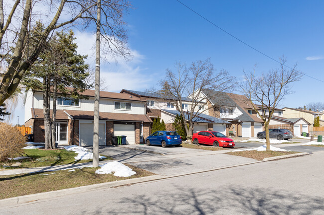 68 Carolbreen Sq in Toronto, ON - Building Photo - Building Photo