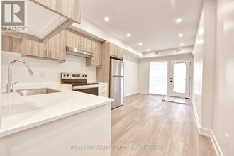 385 McRoberts Ave in Toronto, ON - Building Photo - Building Photo